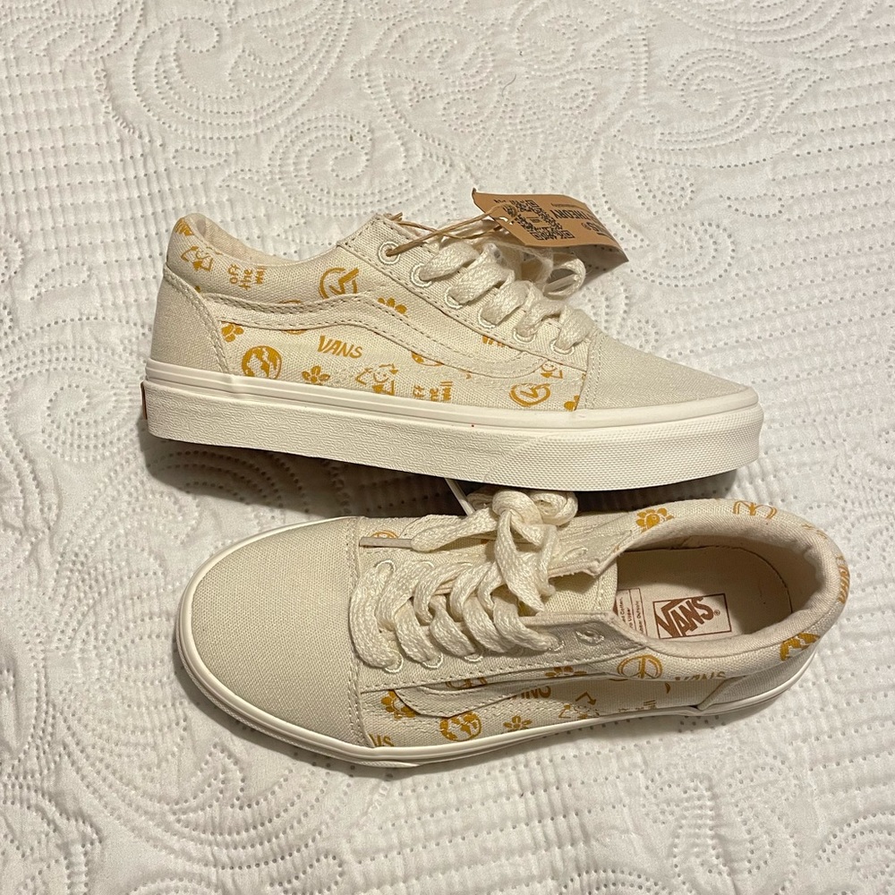 Vans size 3✨